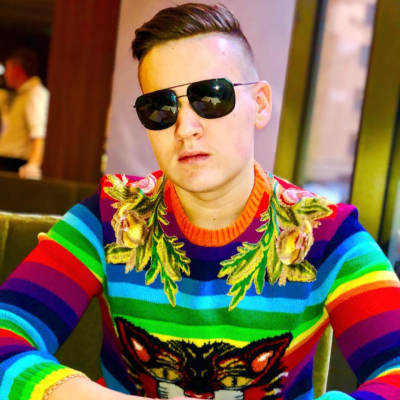 Голубые оттенки красного флага