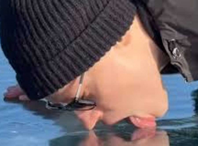 Байкал забрал семь жизней: УАЗ «буханка» уходит под лёд, а Дронов (Shaman) стоит рядом и молчит — позорная холодная безответственность на глазах у туристов