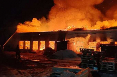 Серьёзное возгорание складов на северо-востоке Москвы, источник пока не обнаружен