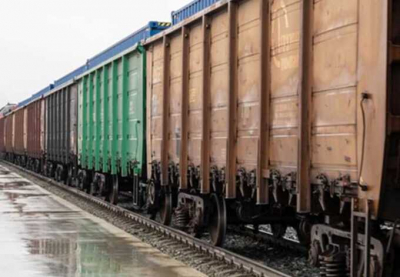 На границе Пермского края и Свердловской области загорелись два вагона товарного состава