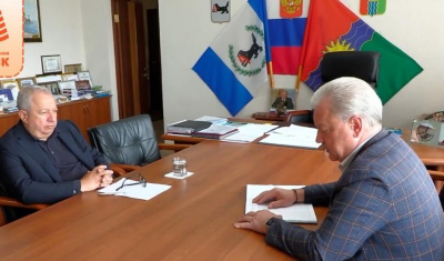 Мэр Братска Серебренников воткнул щепку себе в ногу